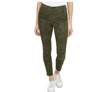 Calvin Klein Jeans Olive Green Camo print Ultimate Skinny 29/8 New without Tags